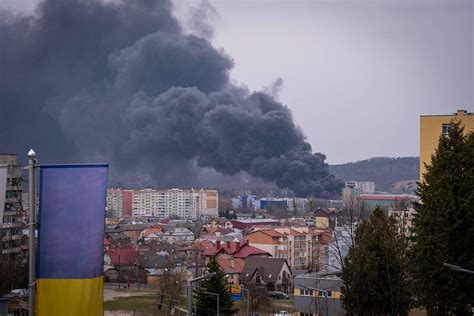 B­i­d­e­n­ ­V­a­r­ş­o­v­a­­d­a­y­k­e­n­ ­S­ı­n­ı­r­d­a­k­i­ ­L­v­i­v­ ­K­e­n­t­i­ ­G­ü­d­ü­m­l­ü­ ­F­ü­z­e­l­e­r­l­e­ ­V­u­r­u­l­d­u­